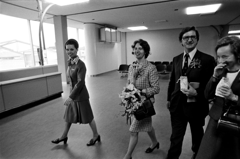 Minister Westerterp opent uitbreiding Schiphol rondleiding door nieuwe gebouwen, Bestanddeelnr 927-8630