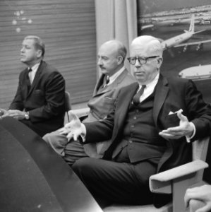 Minister H.H. Fowler op Schiphol, Bestanddeelnr 918-1634
