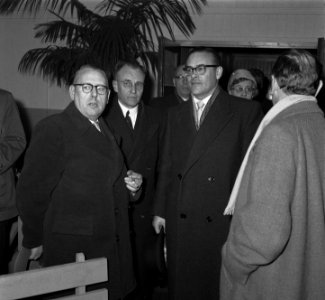 Minister Witte (3e van links), Bestanddeelnr 908-2690
