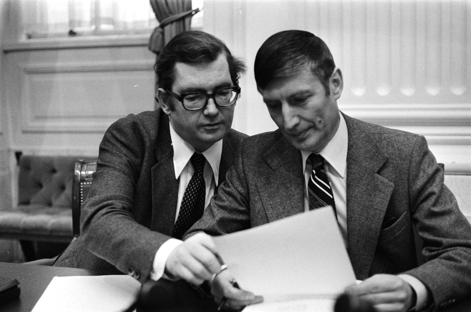 Minister Gruijters (D66) (l) en minister Van Agt (KVP) (r), Bestanddeelnr 929-0556