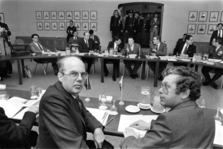 Minister Weinberger (Defensie, VS) bezoekt ons land nr. 22 minister De Ruiter t, Bestanddeelnr 932-9177