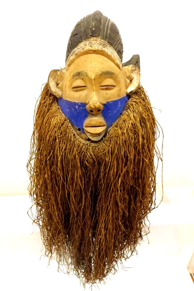 Miniature initiation mask, Zombo people, Kongo subgroup, Democratic Republic of the Congo, late 19th to early 20th century AD, wood, pigment, raffia - Krannert Art Museum, UIUC - DSC06193