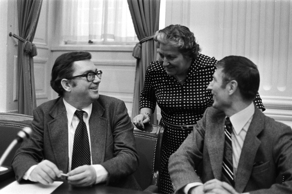 Minister Gruijters (D66) en minister Van Agt (KVP) met in het midden kamerlid me, Bestanddeelnr 929-0558