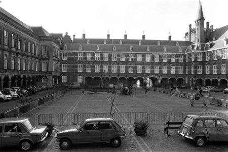 Minidemonstratie voor volledig demonstratievrijheid op Binnenhof, no 15 overzic, Bestanddeelnr 929-4221