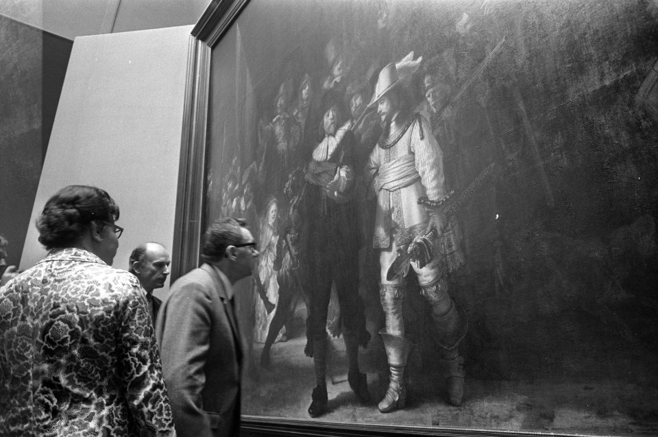 Minister Gromyko bezoekt Rijksmuseum in Amsterdam, Gromyko en echtgenote bekijke, Bestanddeelnr 925-7245