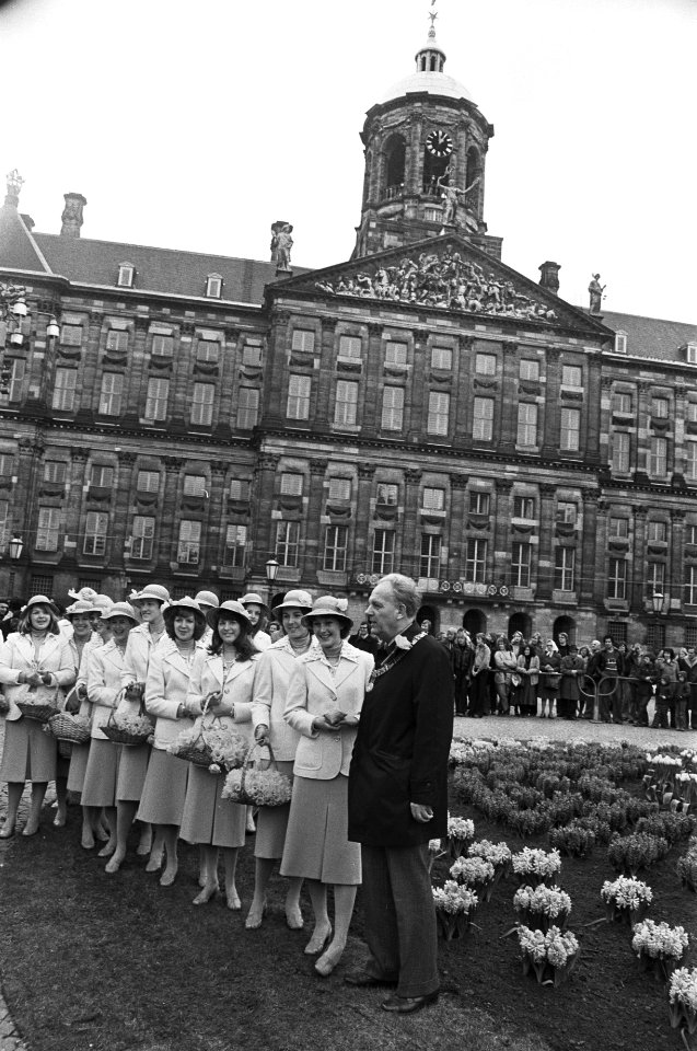 Mini-keukenhof op Dam in Amsterdam wethouder Kuypers, Bestanddeelnr 928-4997