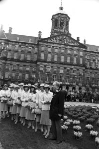 Mini-keukenhof op Dam in Amsterdam wethouder Kuypers, Bestanddeelnr 928-4997