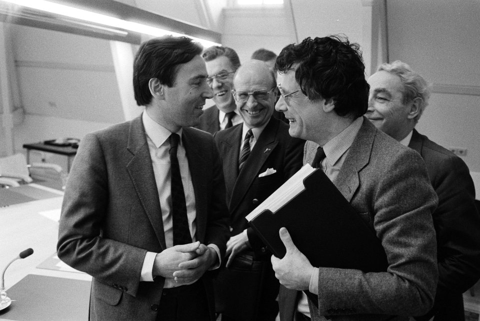 Minister Brinkman (l) met PvdA-mediadeskundige Aad Kosto, Bestanddeelnr 932-5415