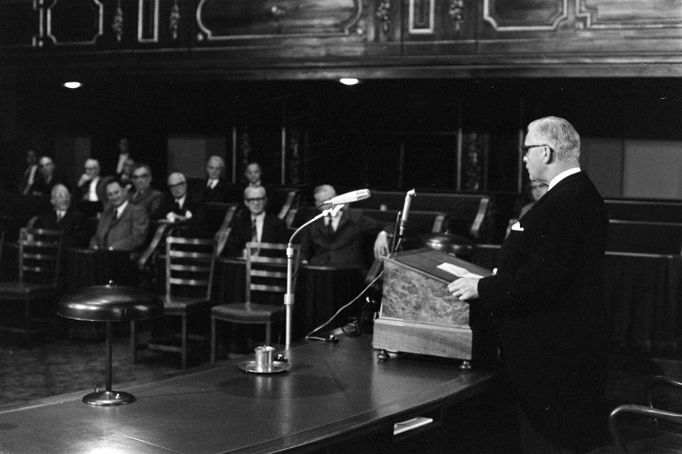 Minister Geertsema sluit officieel de Staten-Generaal, Bestanddeelnr 925-8802