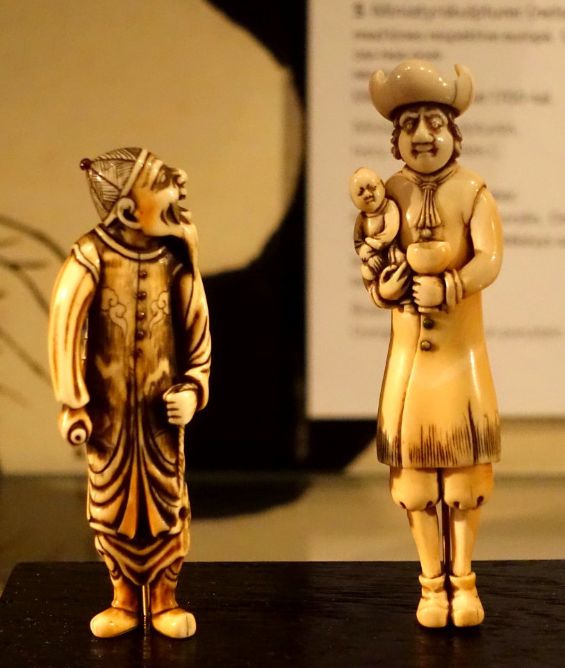 Miniature sculptures of Chinese and European men, Japan, probably 18th century, ivory - Östasiatiska museet, Stockholm - DSC09178