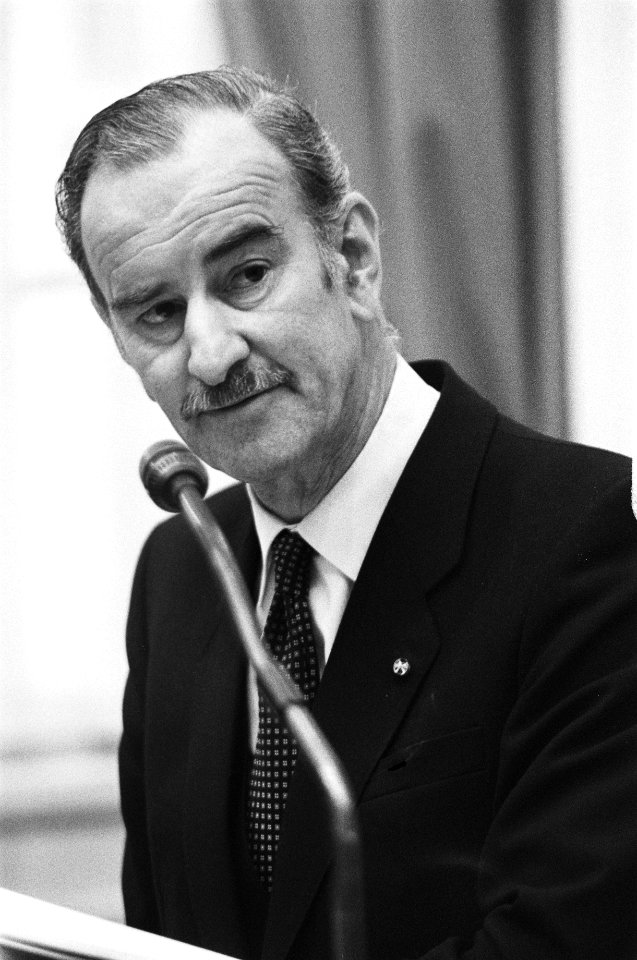 Minister Chris van der Klaauw tijdens de debatten, Bestanddeelnr 931-3044