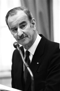 Minister Chris van der Klaauw tijdens de debatten, Bestanddeelnr 931-3044