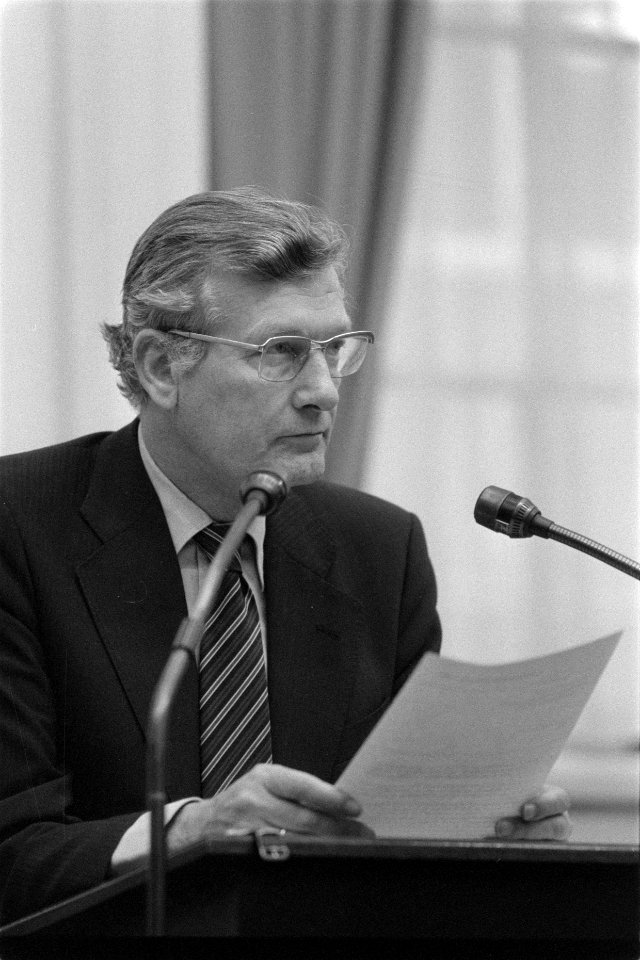 Minister De Koning (Sociale Zaken) aan het woord, Bestanddeelnr 931-8259