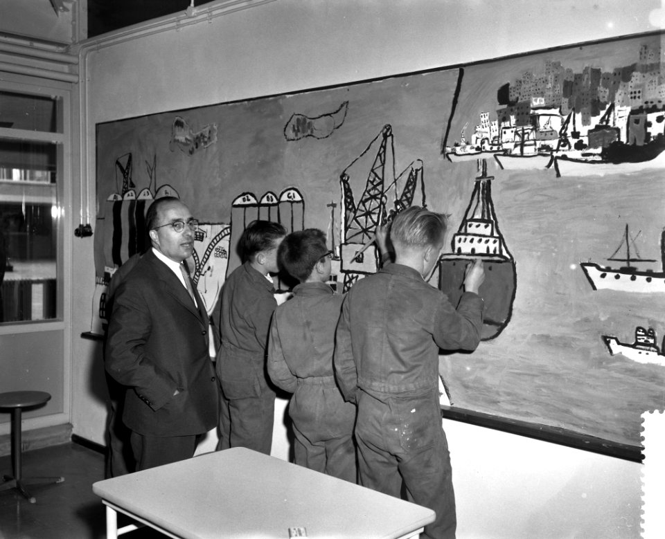 Minister Cals opent Havenvakschool aan de Waalhaven te Rotterdam, Bestanddeelnr 910-6989