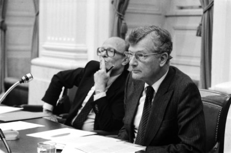 Minister de Koning (Sociale Zaken) (r) en minister Rietkerk (Binnenlandse Zaken), Bestanddeelnr 932-6363