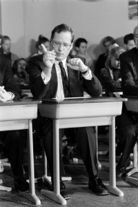 Minister Deetman terug in de klas, Bestanddeelnr 934-4121