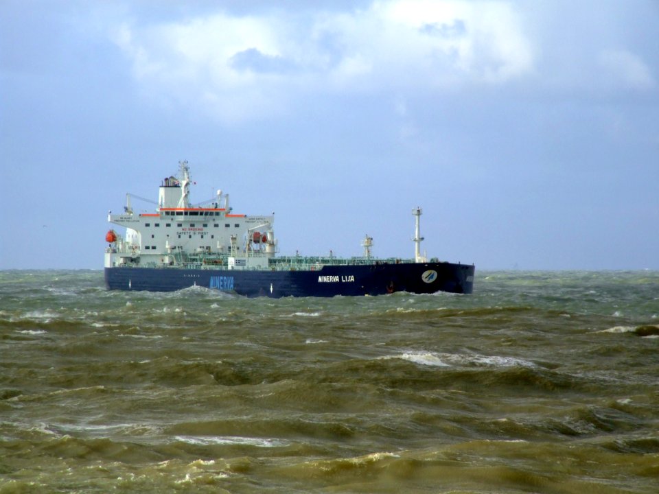 Minerva Lisa IMO 9276597 p1 approaching Port of Rotterdam, Holland 21-Jan-2007