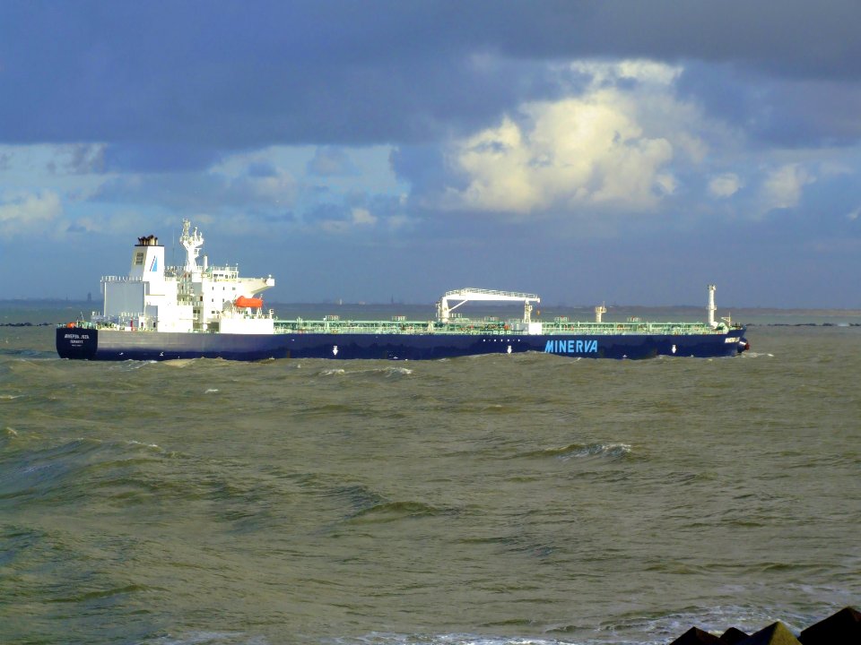 Minerva Lisa p6 approaching Port of Rotterdam, Holland 21-Jan-2007