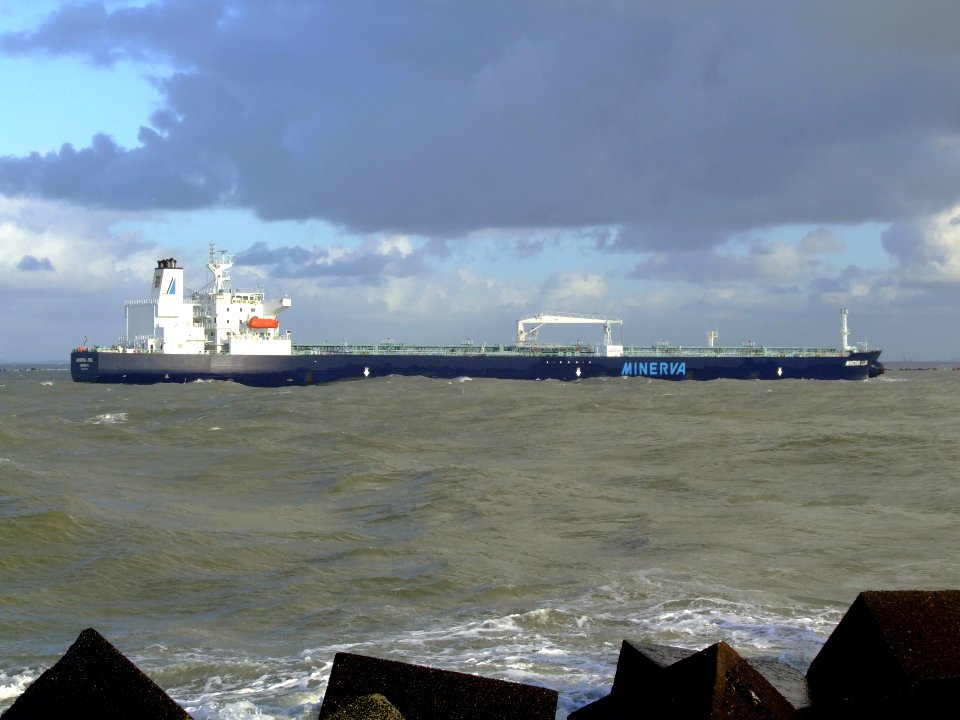 Minerva Lisa p4 approaching Port of Rotterdam, Holland 21-Jan-2007