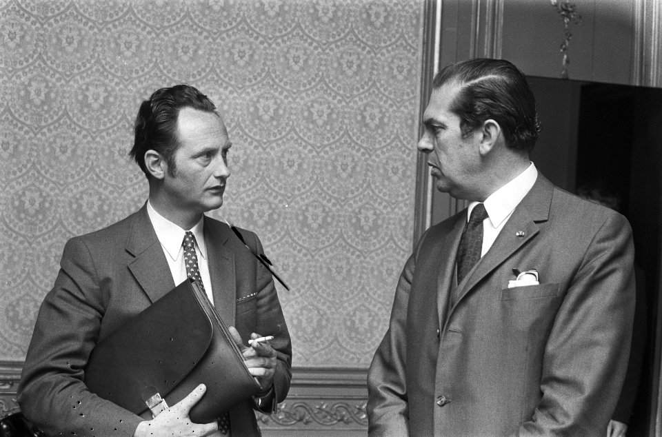 Minister Biesheuvel ontvangt kandidaat-ministers, Den Haag , links drs. Boersma , Bestanddeelnr 924-6960