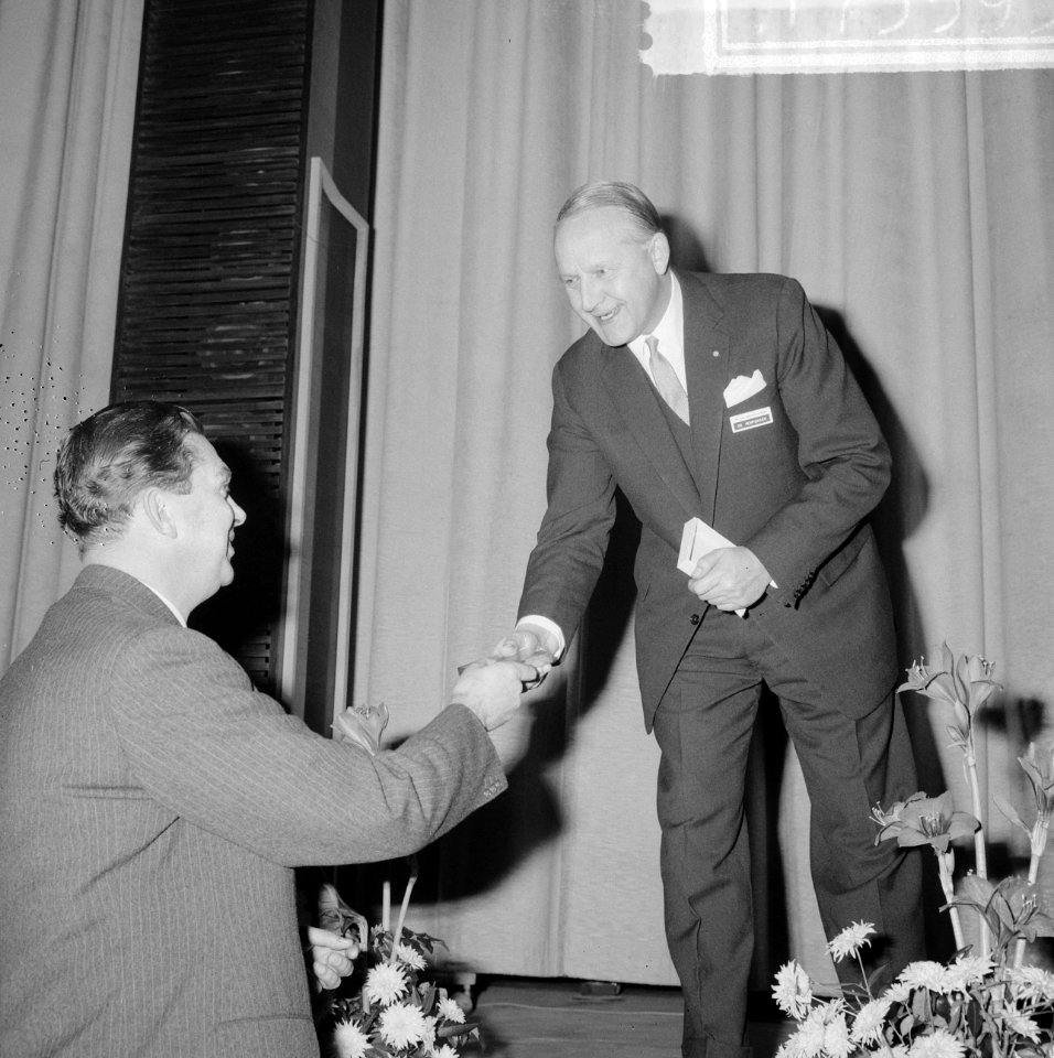 Minister Biesheuvel opende het internationale Congrescentrum te Amsterdam, jhr. , Bestanddeelnr 917-3593