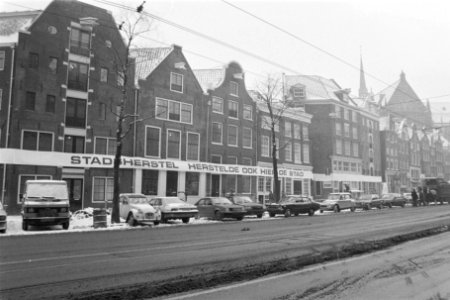 Minister Brinkman van WVC opent het Blaeu Erf aan de Nieuwezijds Voorburgwal in , Bestanddeelnr 933-2047