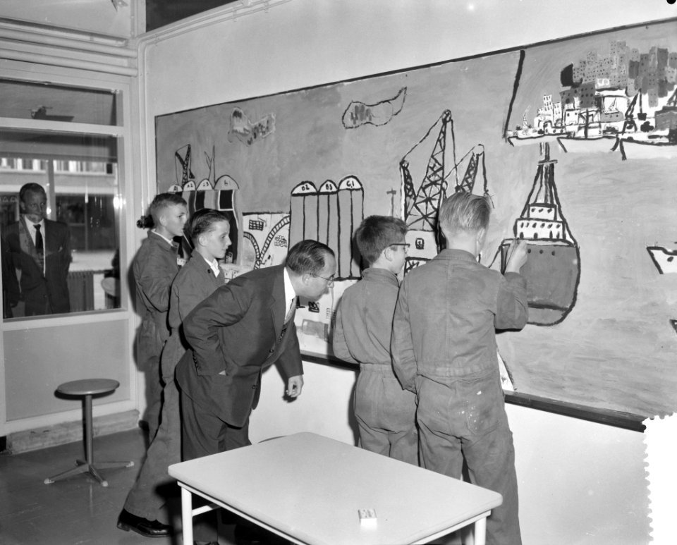 Minister Cals opent Havenvakschool aan de Waalhaven te Rotterdam, Bestanddeelnr 910-6988