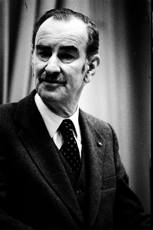 Minister C.A. van der Klaauw (Buitenlandse Zaken), Bestanddeelnr 930-5406