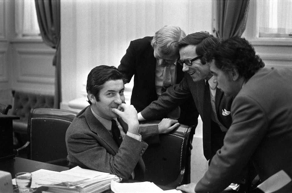 Minister Lubbers (links, zittend), Bestanddeelnr 926-8072