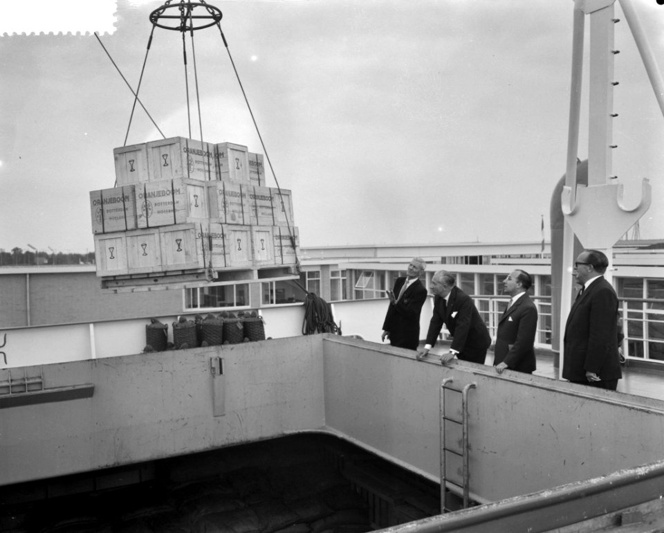 Minister Cals opent Havenvakschool aan de Waalhaven te Rotterdam, Bestanddeelnr 910-6990