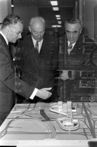 Minister Bakker en staatssecretaris Keyzer van VenW brachten werkbezoek ad KvK , Bestanddeelnr 922-2488