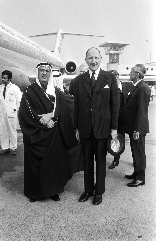 Minister Al Sakhaf (l) en minister Luns, Bestanddeelnr 924-4288