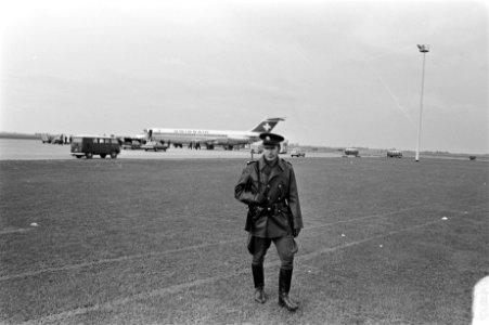Minister Abba Eban van Buitenlandse Zaken van Israel arriveert op Schiphol voor , Bestanddeelnr 923-2577