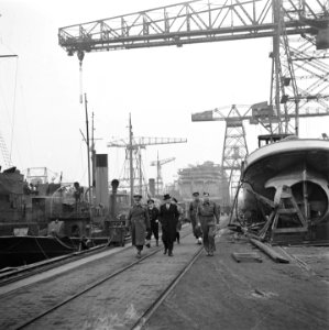 Minister Attlee bezoekt de werf van de Koninklijke Maatschappij De Schelde in , Bestanddeelnr 900-2351