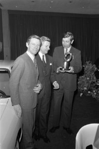 Minister Bakker opent autotentoonstelling in RAI, Amsterdam, Bestanddeelnr 924-2603