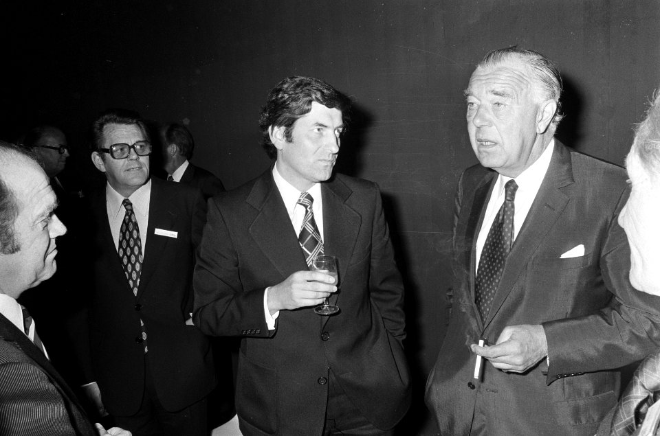 Minister Lubbers (midden) en prins Bertil (rechts), Bestanddeelnr 927-9695