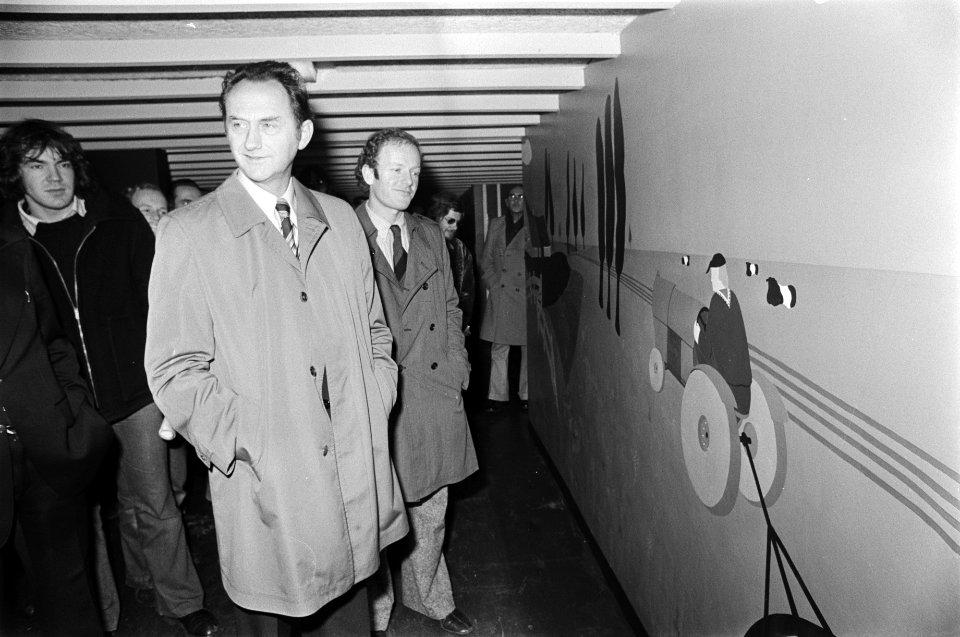 Minister Boersma opent project Onze Binnenstraat in Amsterdamse Bijlmermeer B, Bestanddeelnr 928-9148