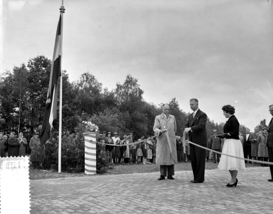 Minister Algera opent Rijksweg nummer 63 tussen Tilburg en Eindhoven, Bestanddeelnr 907-8543