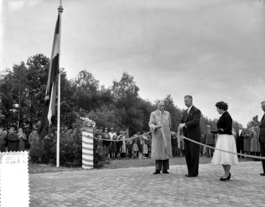 Minister Algera opent Rijksweg nummer 63 tussen Tilburg en Eindhoven, Bestanddeelnr 907-8543
