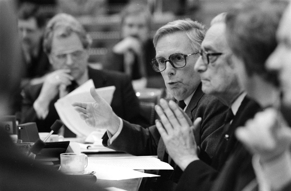 Minister Korthals Altes in de Tweede Kamer over fraude met sociale uitkeringen, Bestanddeelnr 934-4347