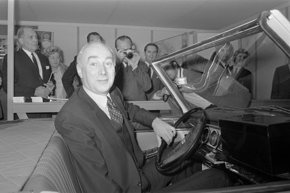 Minister Bakker opent autotentoonstelling in RAI, Amsterdam, Bestanddeelnr 924-2604