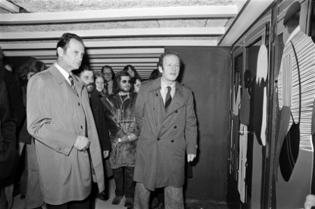 Minister Boersma opent project Onze Binnenstraat in Amsterdamse Bijlmermeer B, Bestanddeelnr 928-9146