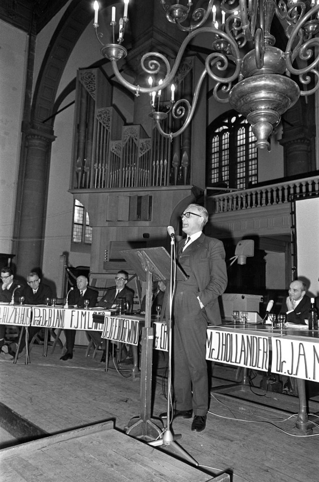 Minister B. Roolvink opent de K.S.D. '86 (Katholieke Studenten Dagen) in de West, Bestanddeelnr 921-0395