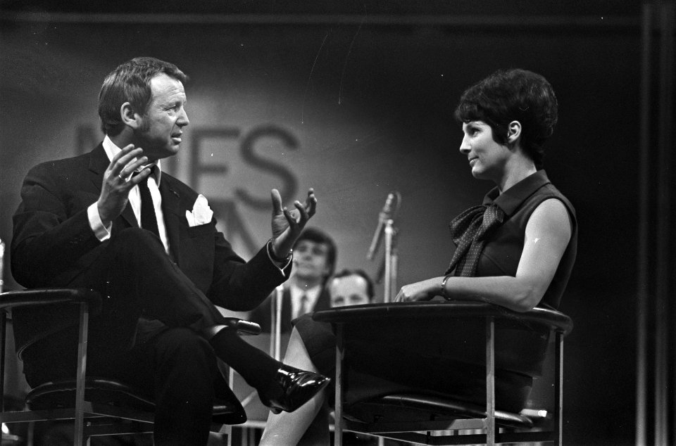 Mies en scene met Toon Hermans , hier tijdens de uitzending, Bestanddeelnr 921-0761