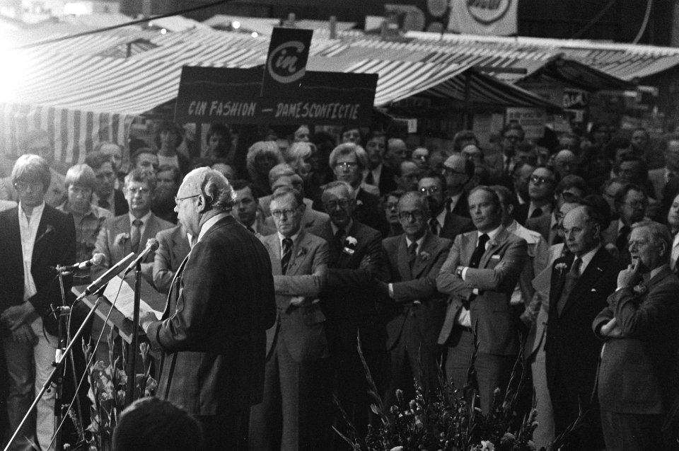 Minister Albeda voert het woord, Bestanddeelnr 930-4081