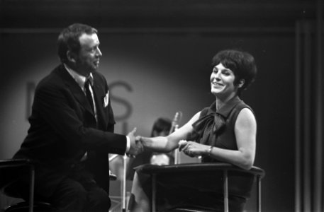 Mies en scene met Toon Hermans , hier tijdens de uitzending, Bestanddeelnr 921-0763