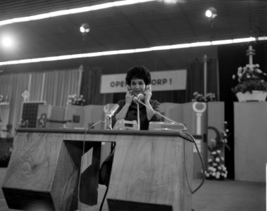 Mies Bouwman aan de telefoons, Bestanddeelnr 914-5483