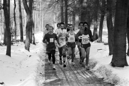 Midwintermarathon, Apeldoorn Harry Patist na afloop, Bestanddeelnr 930-1048