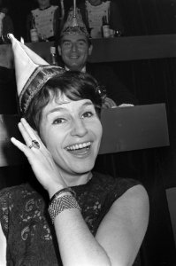 Mies Bouwman , erelid van carnavalsvereniging De Knoerissen te Uden (NB), Bestanddeelnr 919-9935