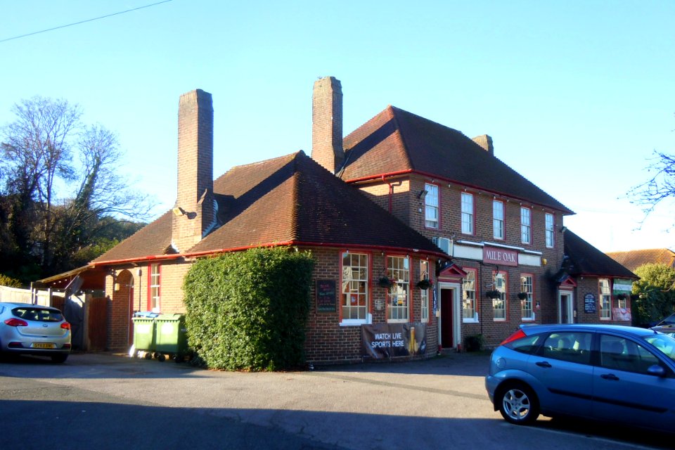 Mile Oak pub, Mile Oak Road, Mile Oak (November 2015) (2)